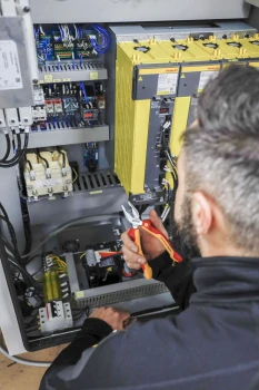 Szczypce uniwersalne Professional electric, 26708 - WIHA