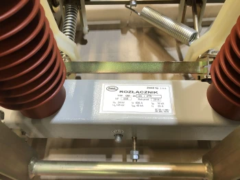 Rozlącznik wnętrzowy 630A UD 275 24KV, OM-24 - Zwae