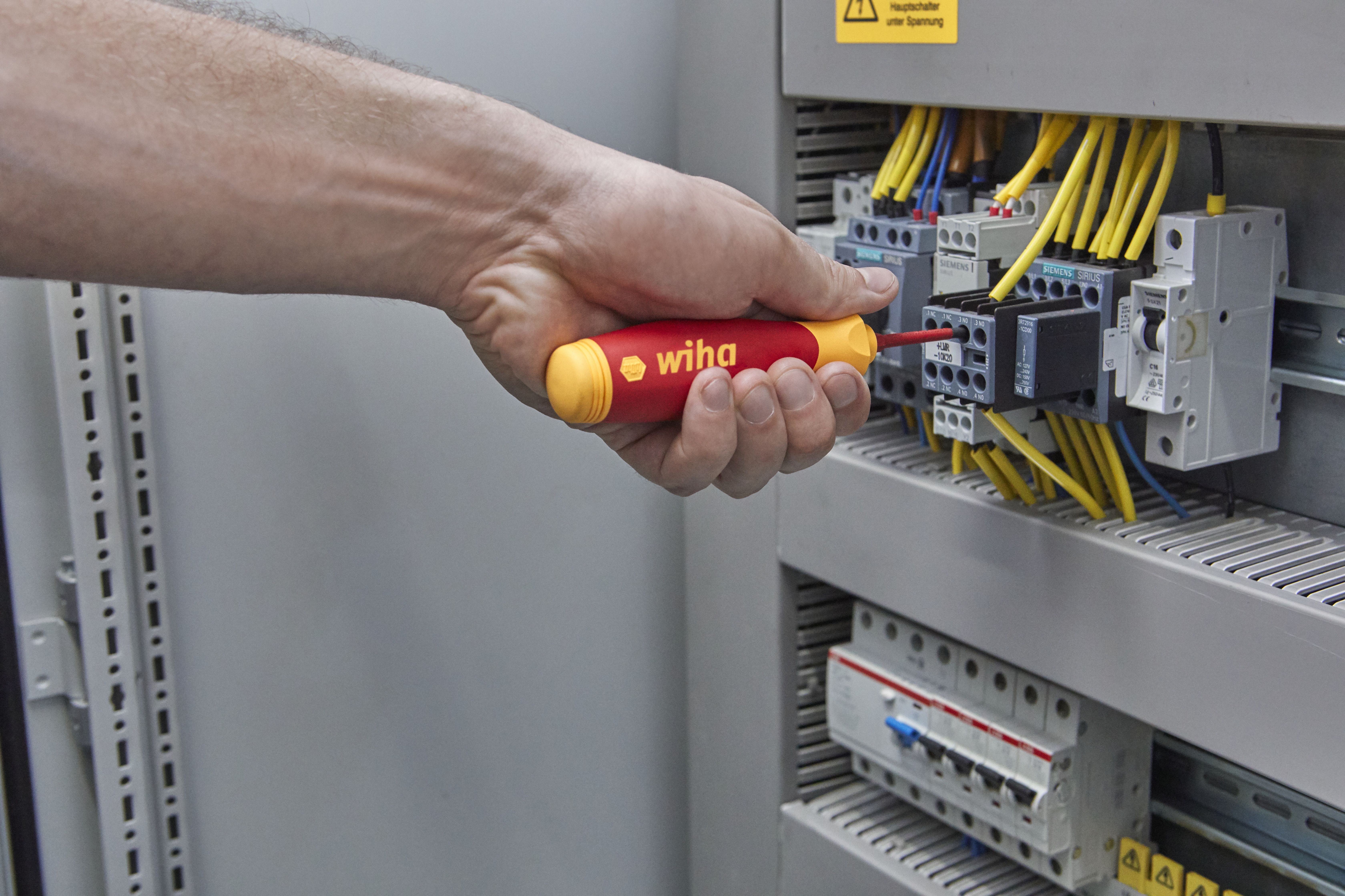 Wkrętak z magazynkiem bitów PocketMax electric, 45296 - WIHA