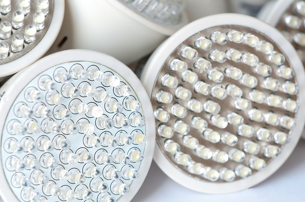 Korzyści ze stosowania oświetlenia LED w mieszkaniu - ozdoba czy użyteczność?